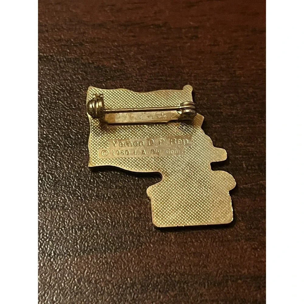 Vintage 1984 Los Angeles‎ Olympics Coca Cola Sam Eagle Yemen Flag Lapel Pin